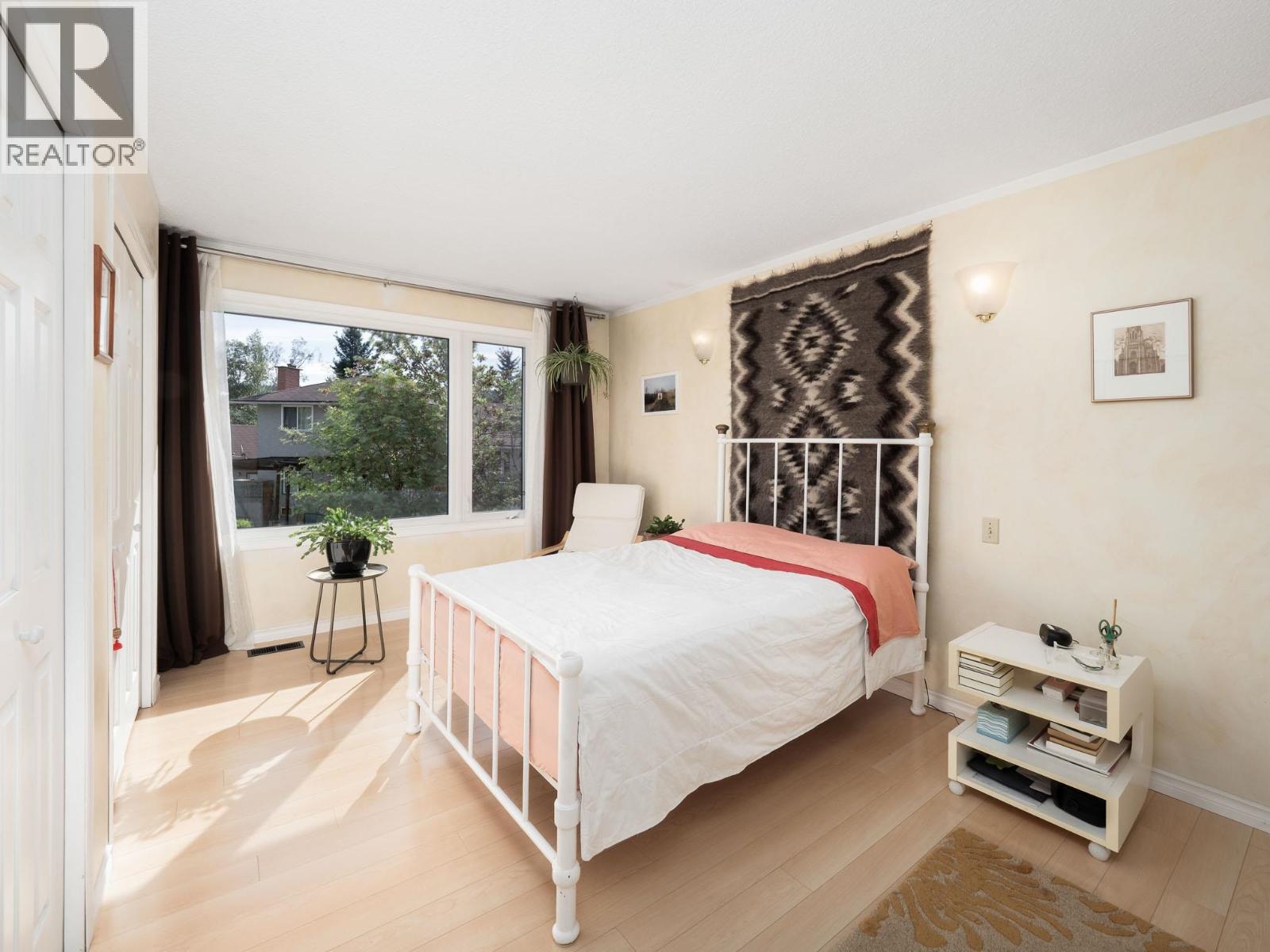 223 KING DRIVE - 24