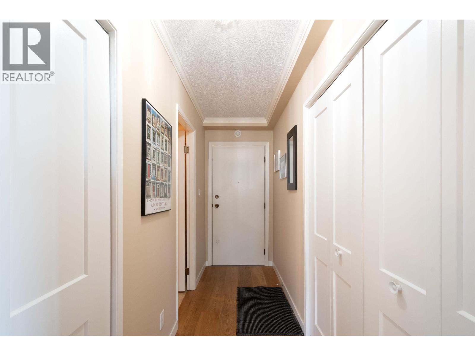 402 1390 DUCHESS AVENUE — photo 3