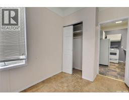 Den - 2030 Queen Street, Regina, SK S4T4C1 Photo 6