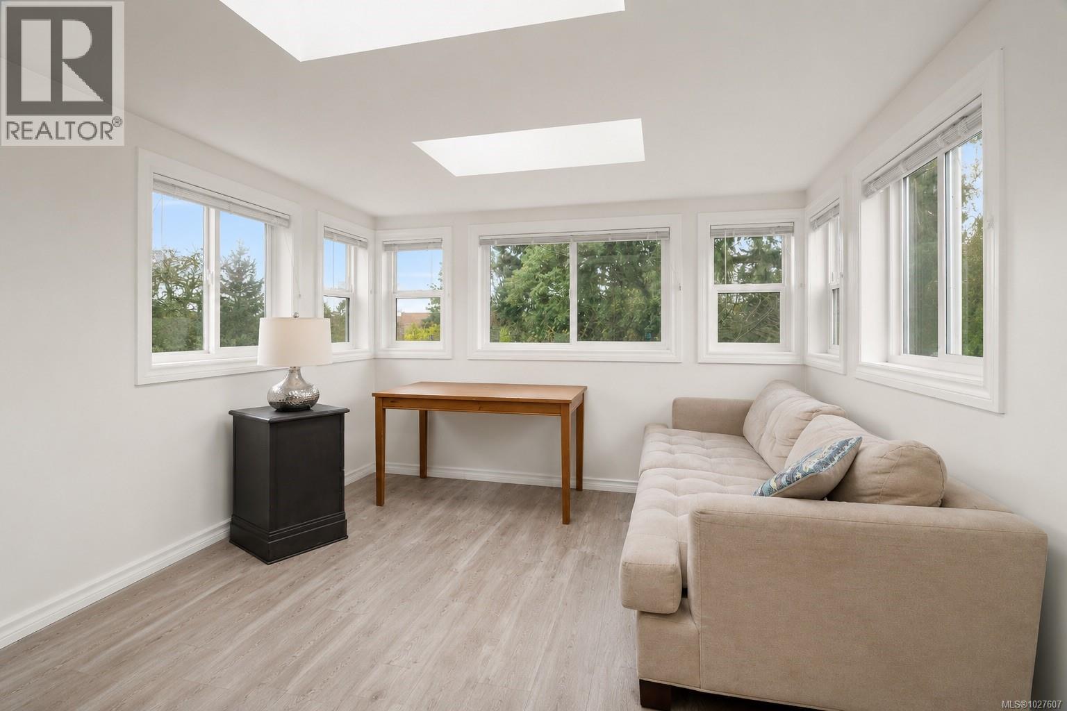 1819 Dunnett Cres - 12
