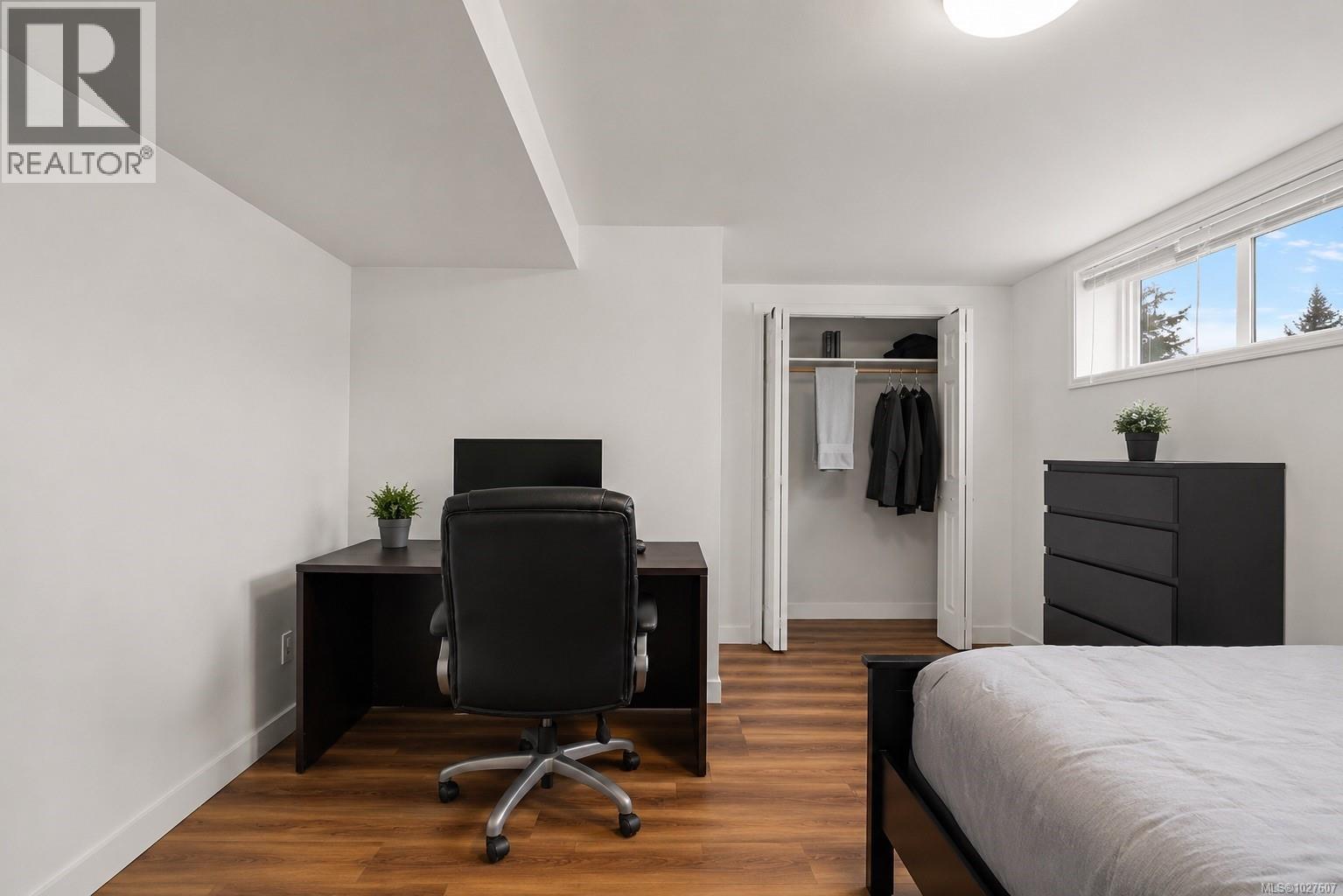 1819 Dunnett Cres - 25