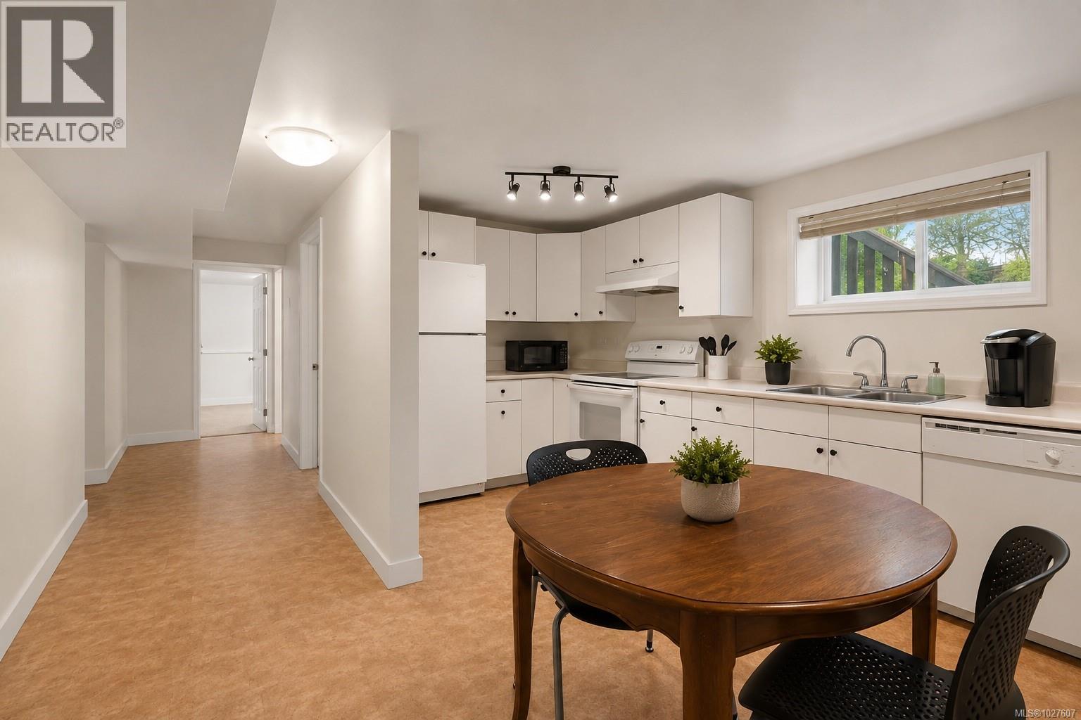 1819 Dunnett Cres - 28