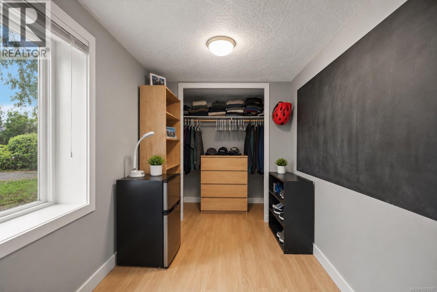 1819 Dunnett Cres - 27