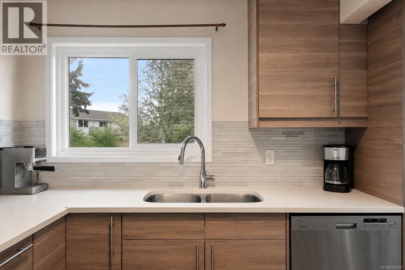 1819 Dunnett Cres - 7