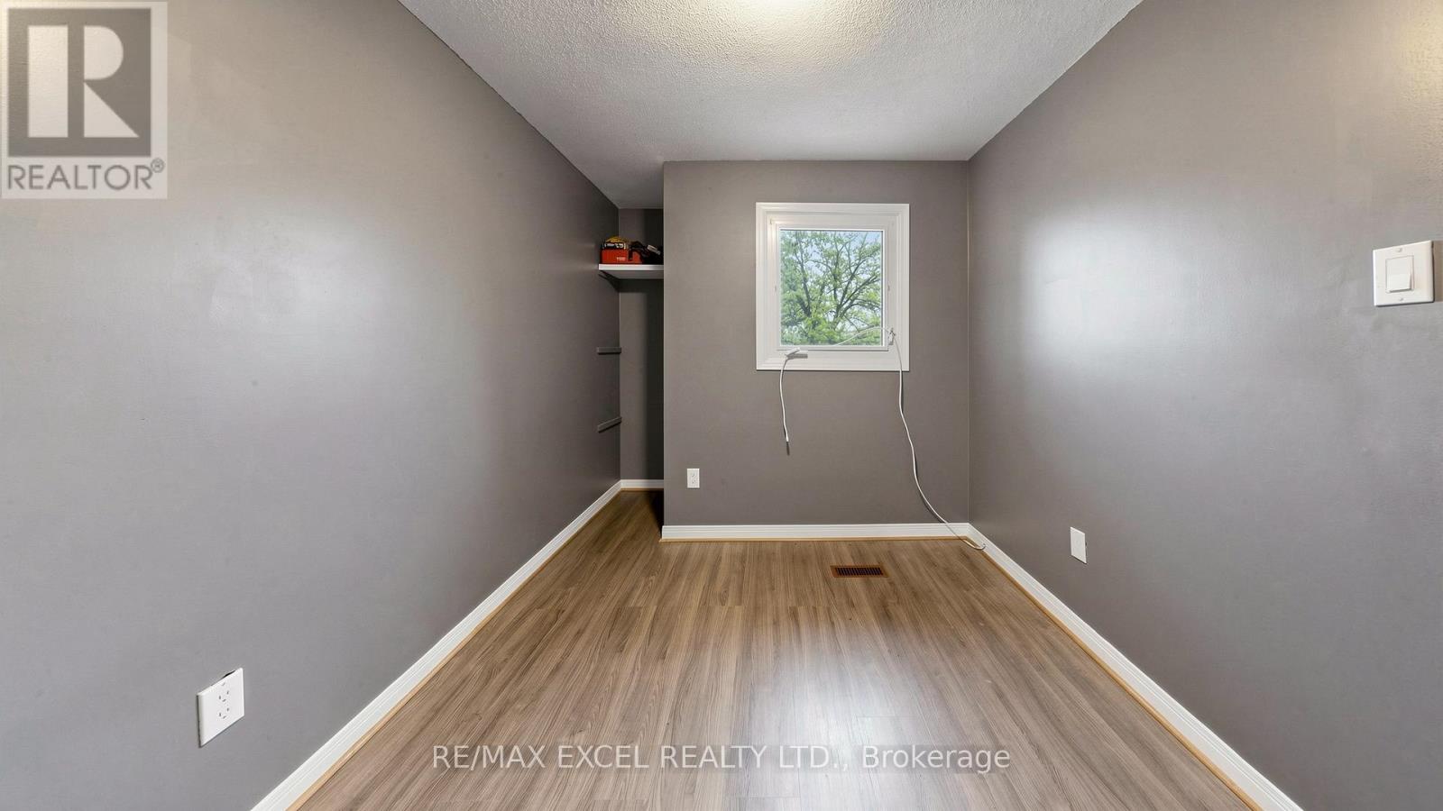 28 HALFWAY AVENUE - 31