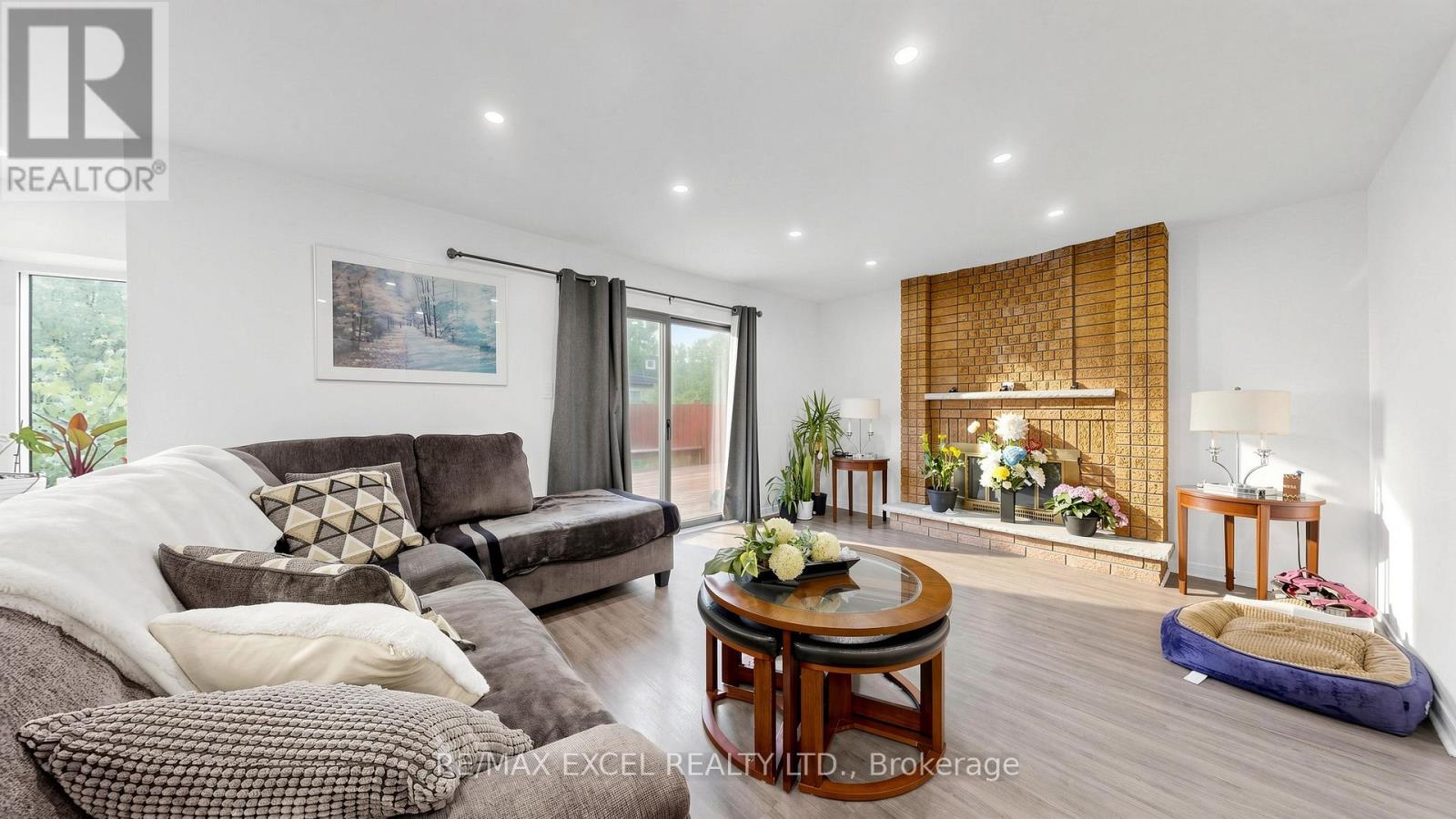 28 HALFWAY AVENUE - 12