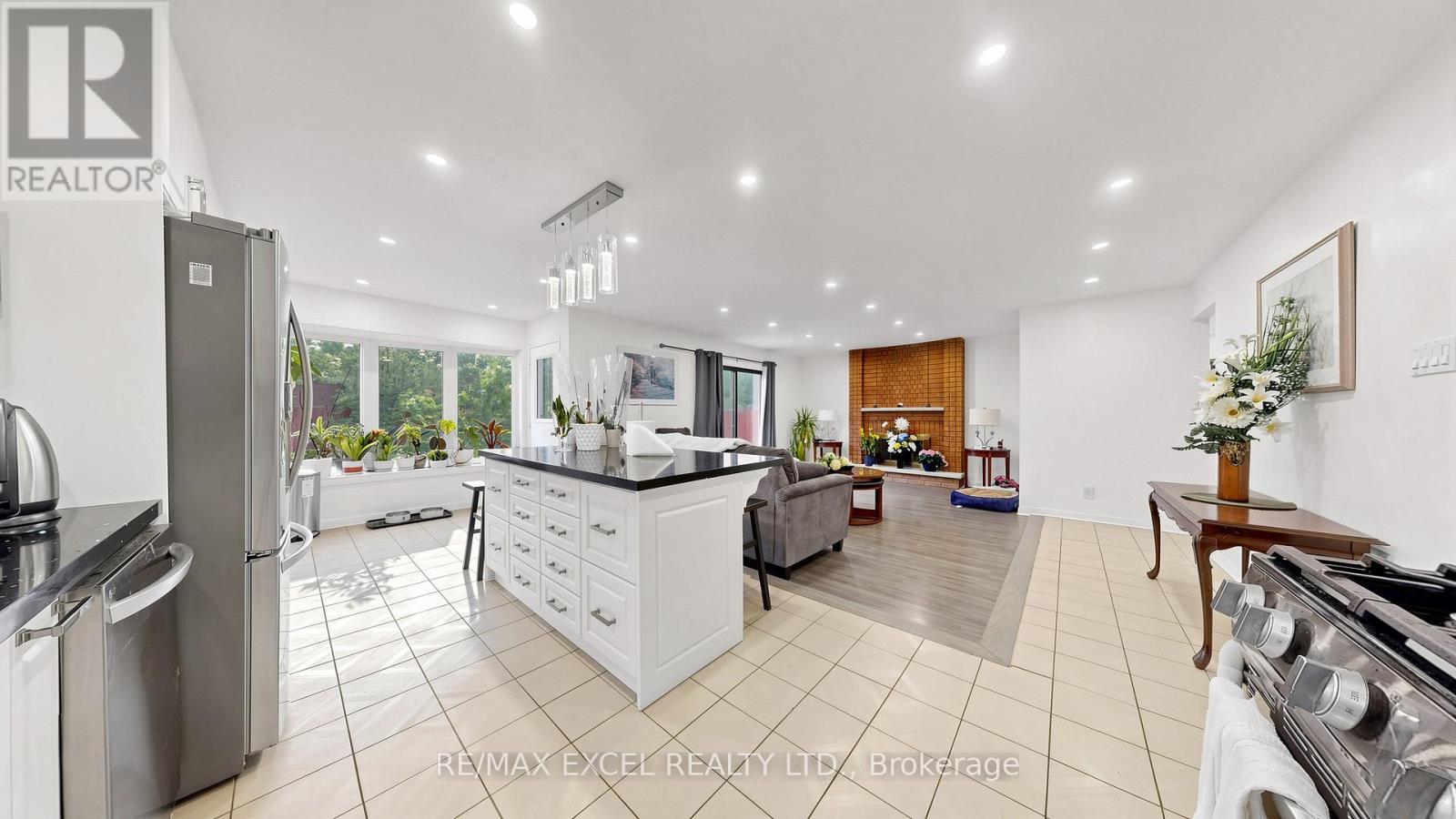 28 HALFWAY AVENUE - 16