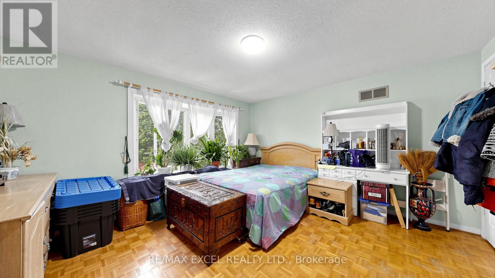 28 HALFWAY AVENUE - 26