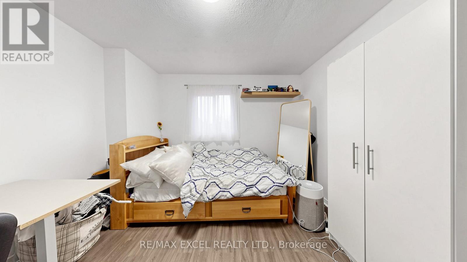 28 HALFWAY AVENUE - 34