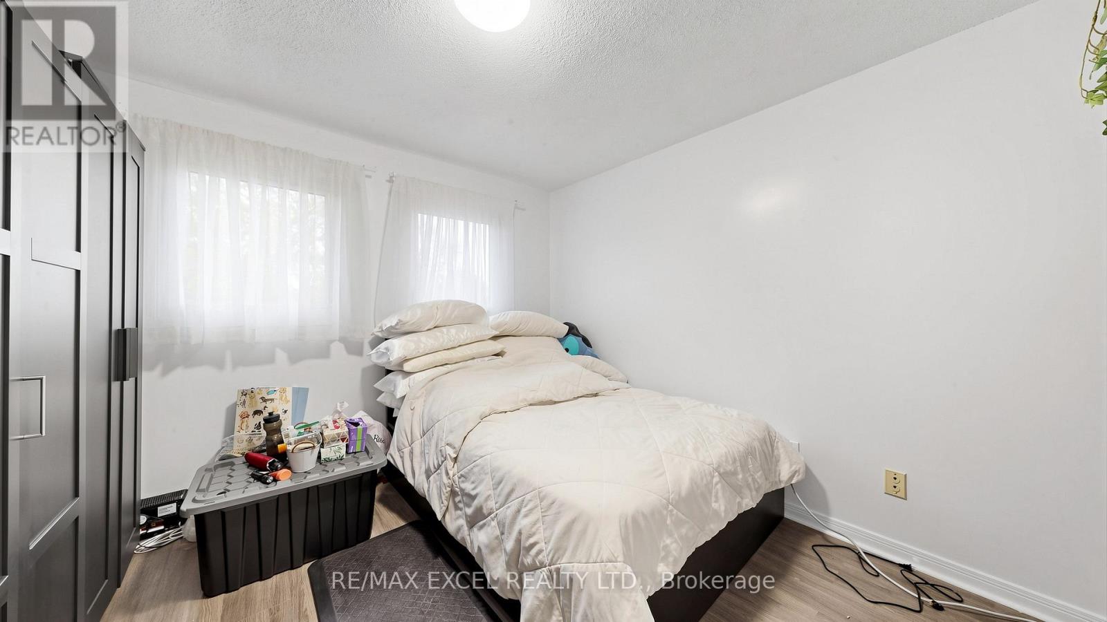 28 HALFWAY AVENUE - 35