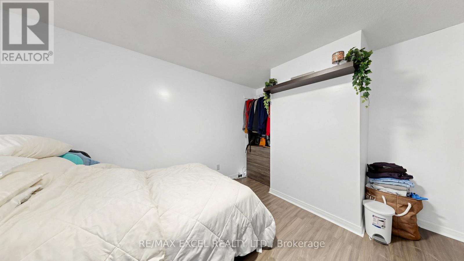 28 HALFWAY AVENUE - 37