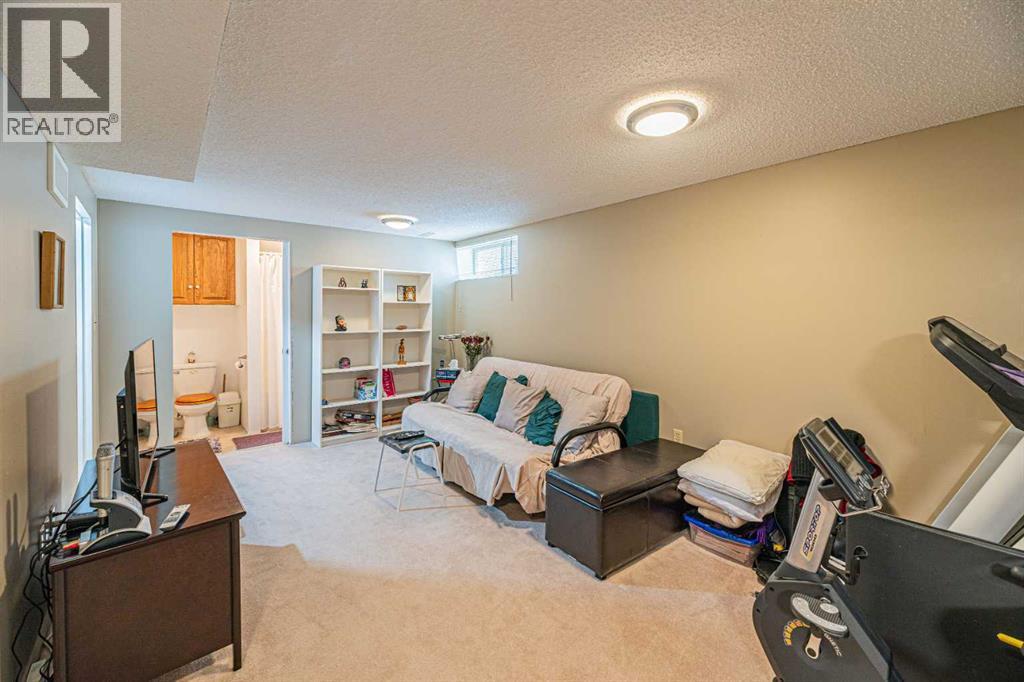 259 Carmel Close NE - 32