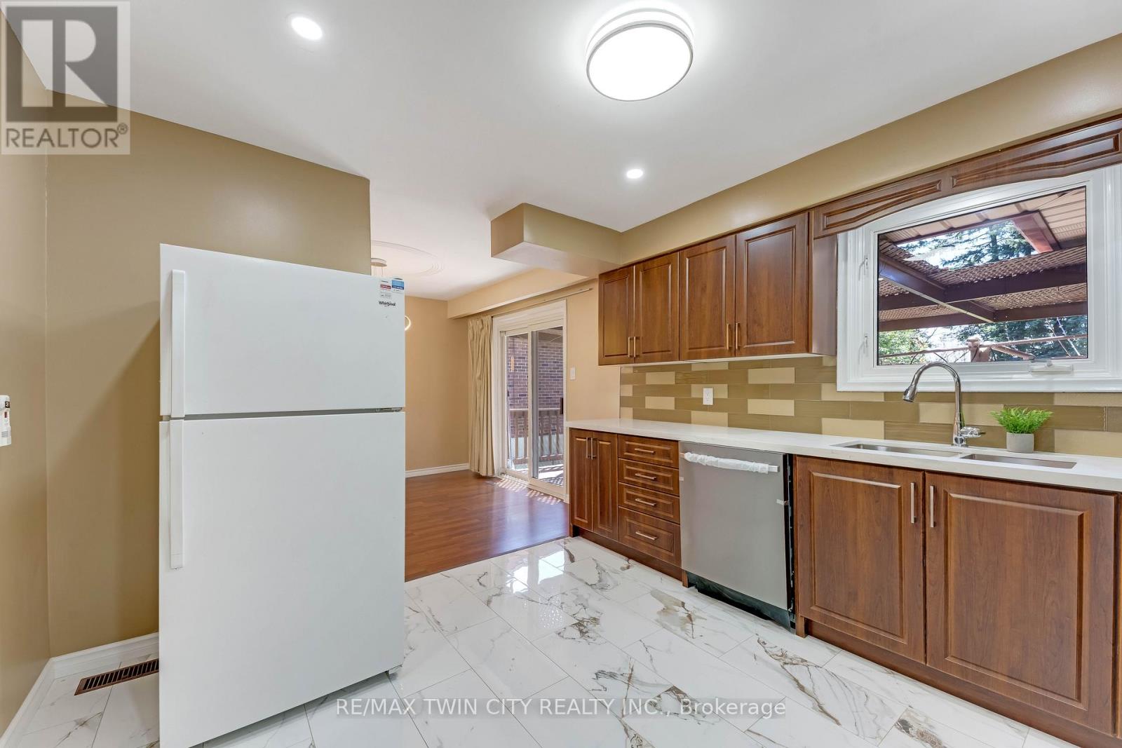 402 LAKEVIEW DRIVE - 11