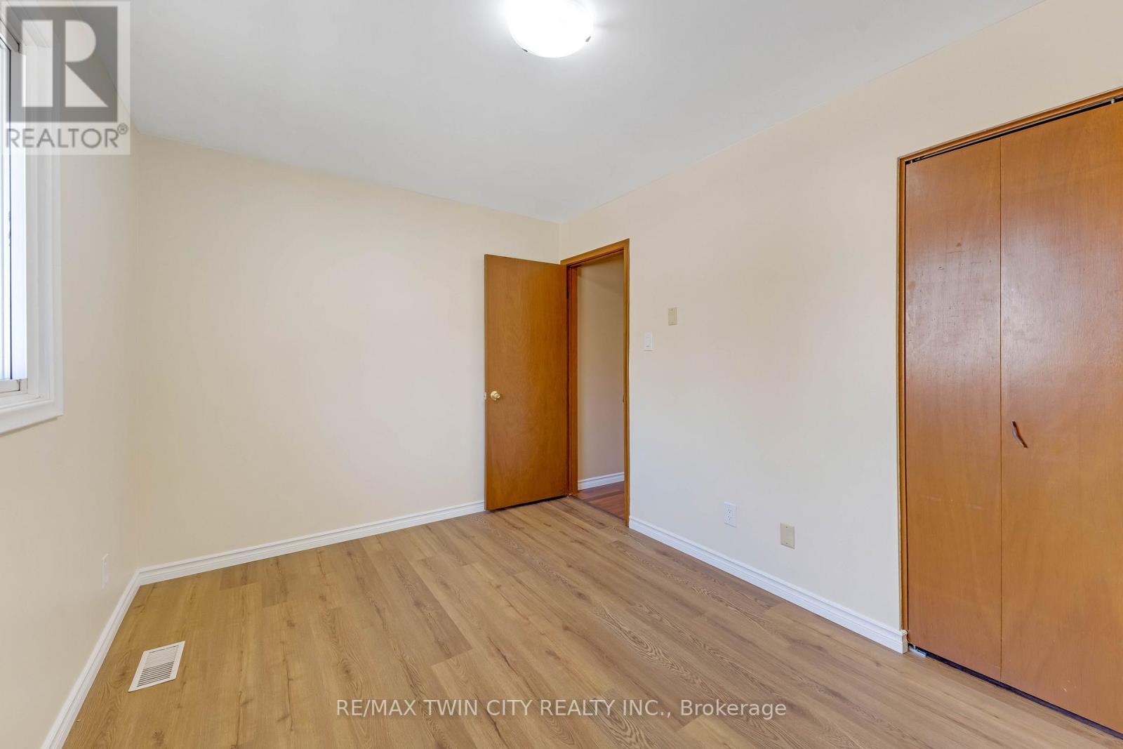 402 LAKEVIEW DRIVE - 15