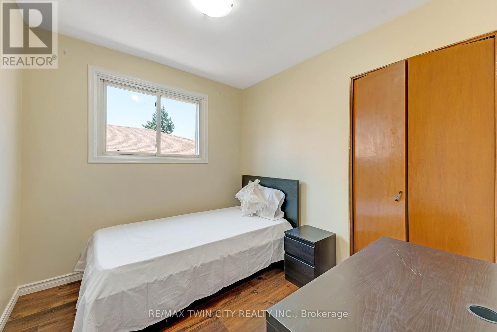 402 LAKEVIEW DRIVE - 16