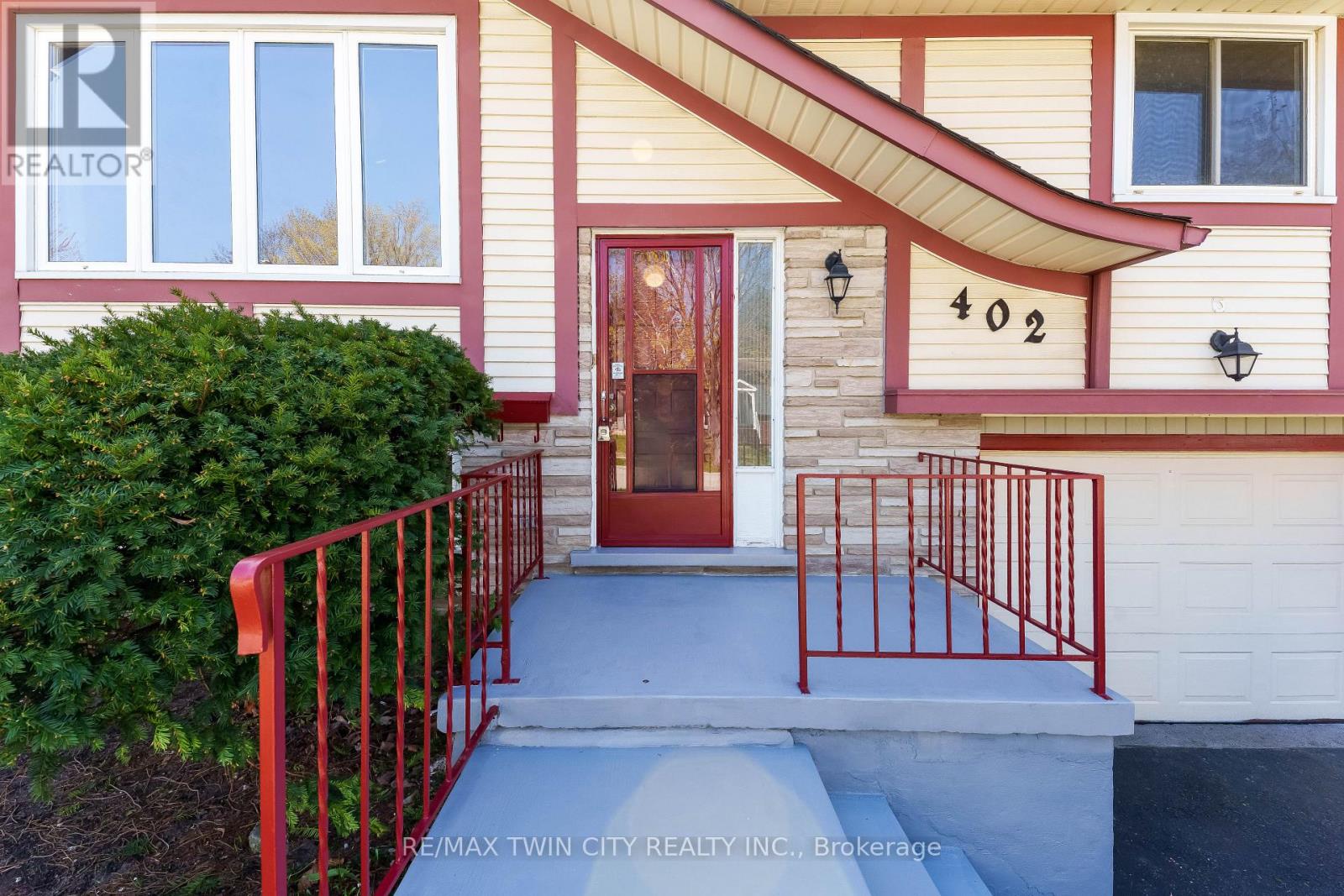 402 LAKEVIEW DRIVE - 2