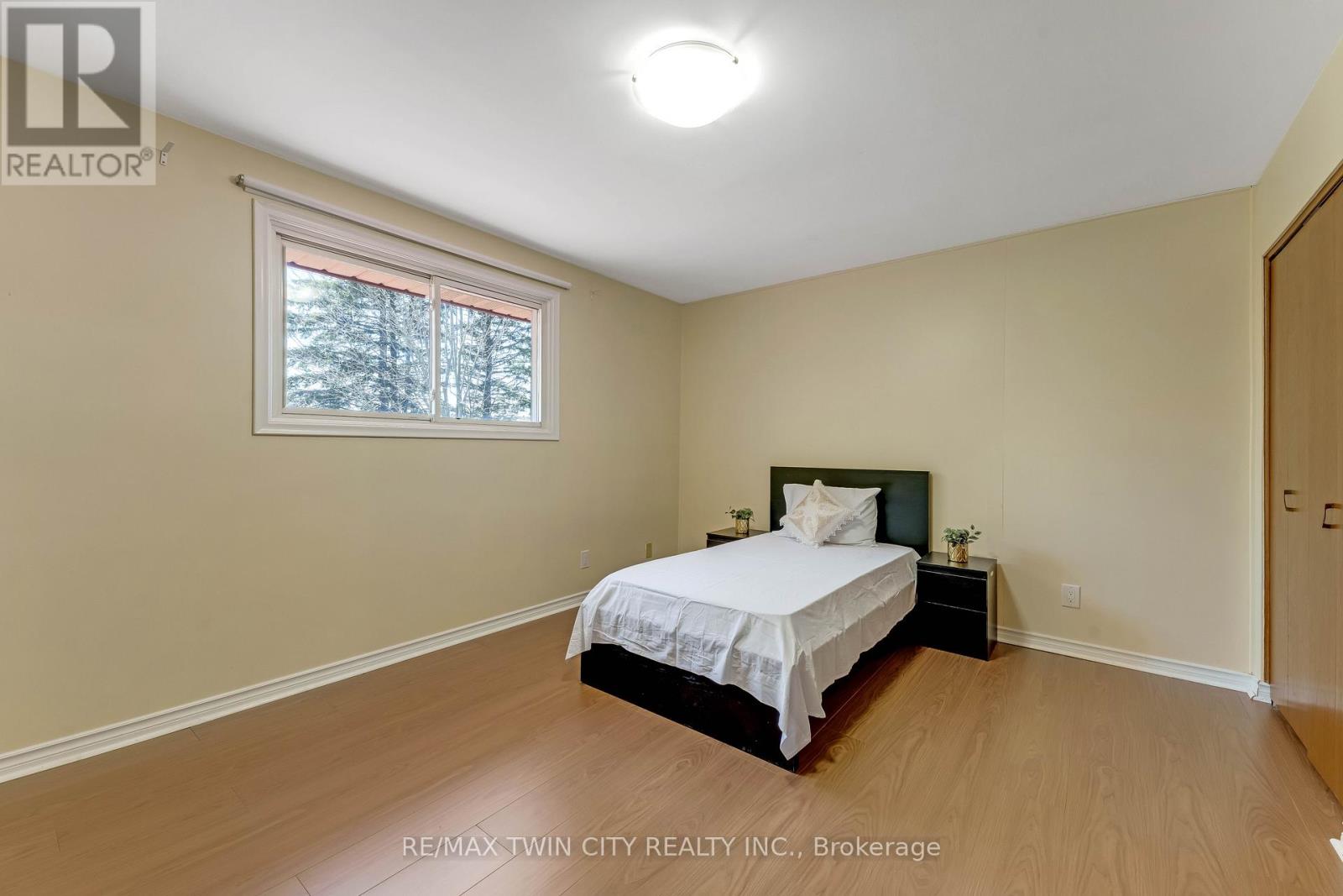 402 LAKEVIEW DRIVE - 21