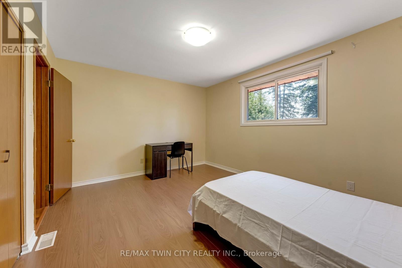 402 LAKEVIEW DRIVE - 22