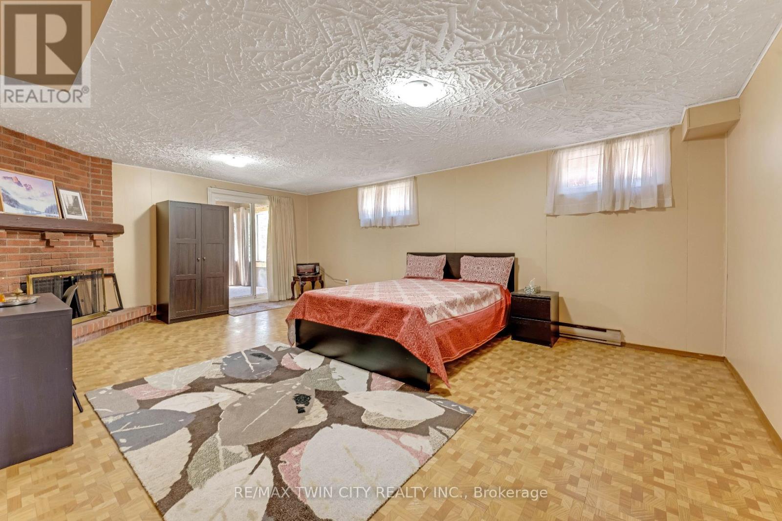 402 LAKEVIEW DRIVE - 28