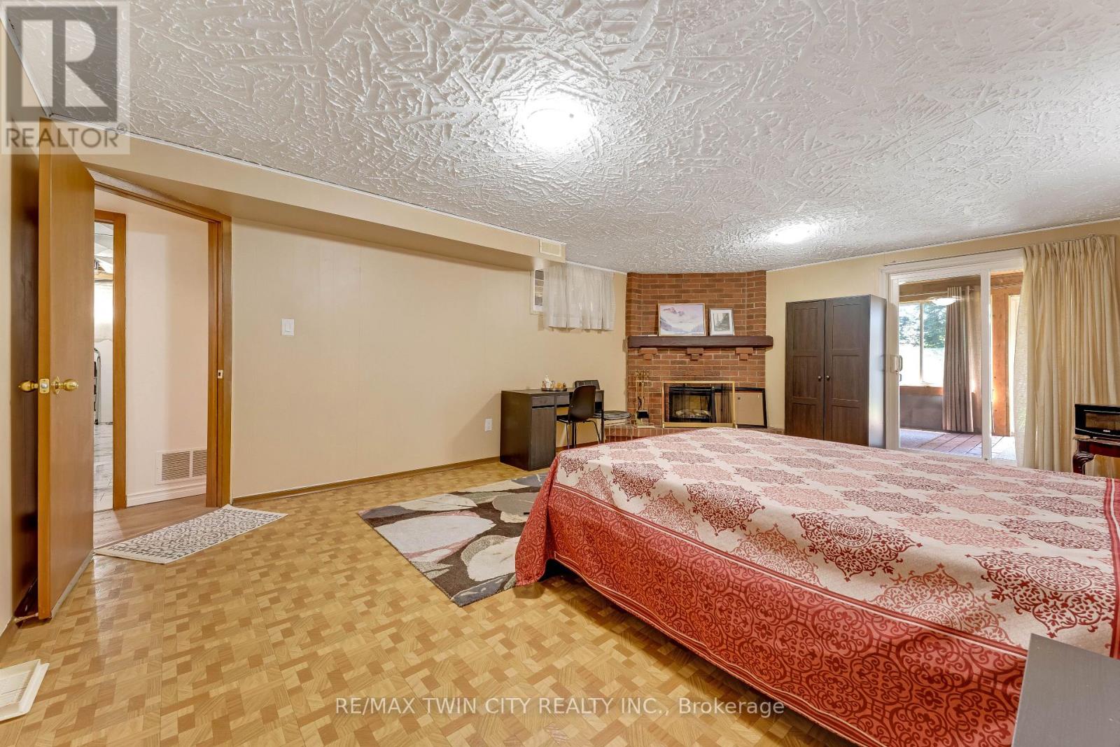 402 LAKEVIEW DRIVE - 29