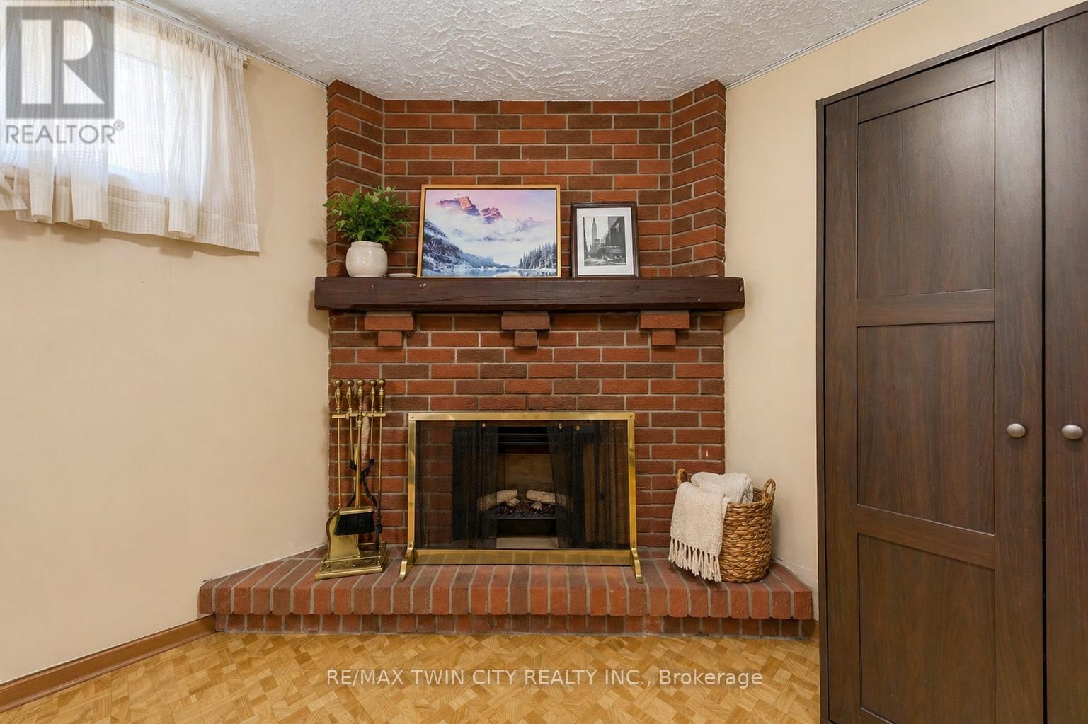 402 LAKEVIEW DRIVE - 31