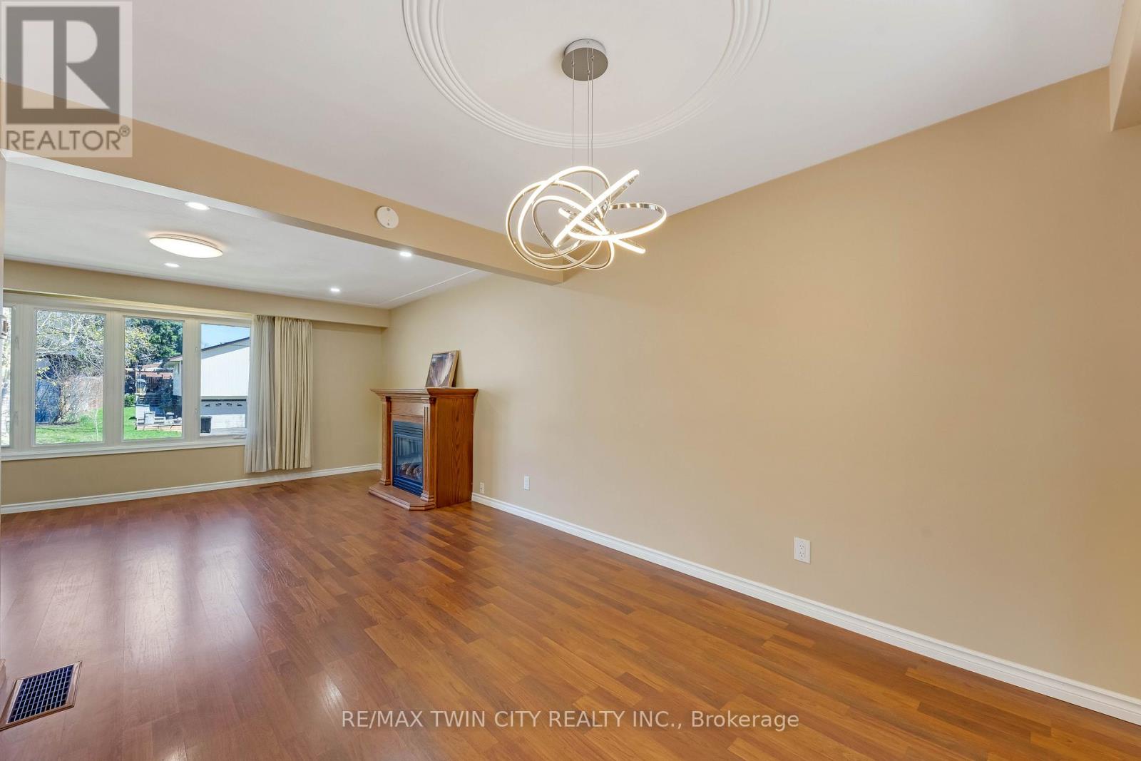 402 LAKEVIEW DRIVE - 6