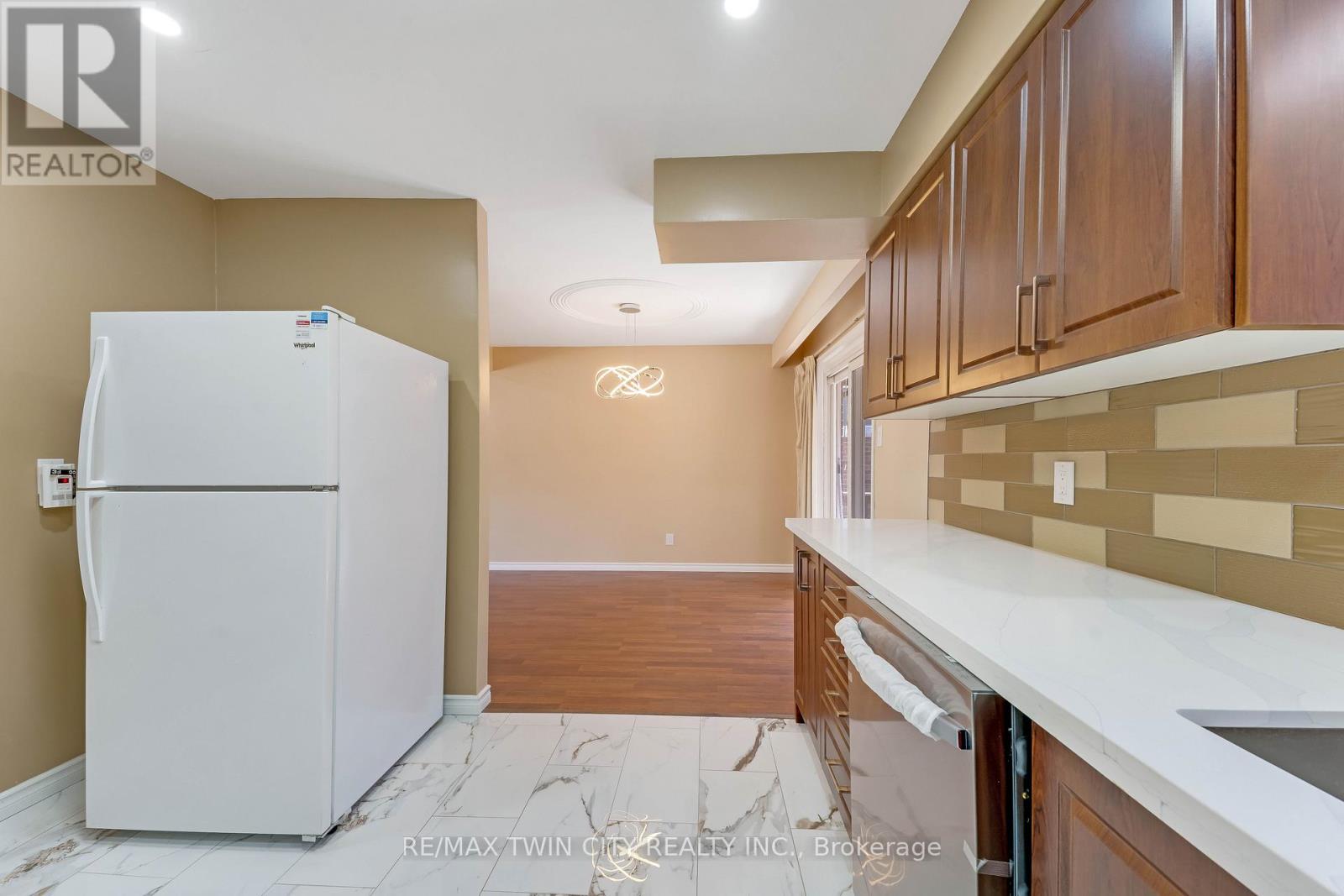 402 LAKEVIEW DRIVE - 9