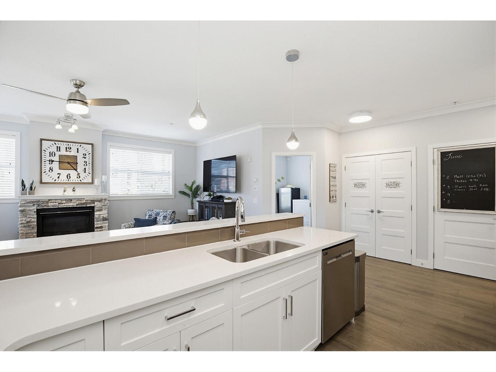 207 45630 SPADINA AVENUE, Chilliwack Proper West, Chilliwack