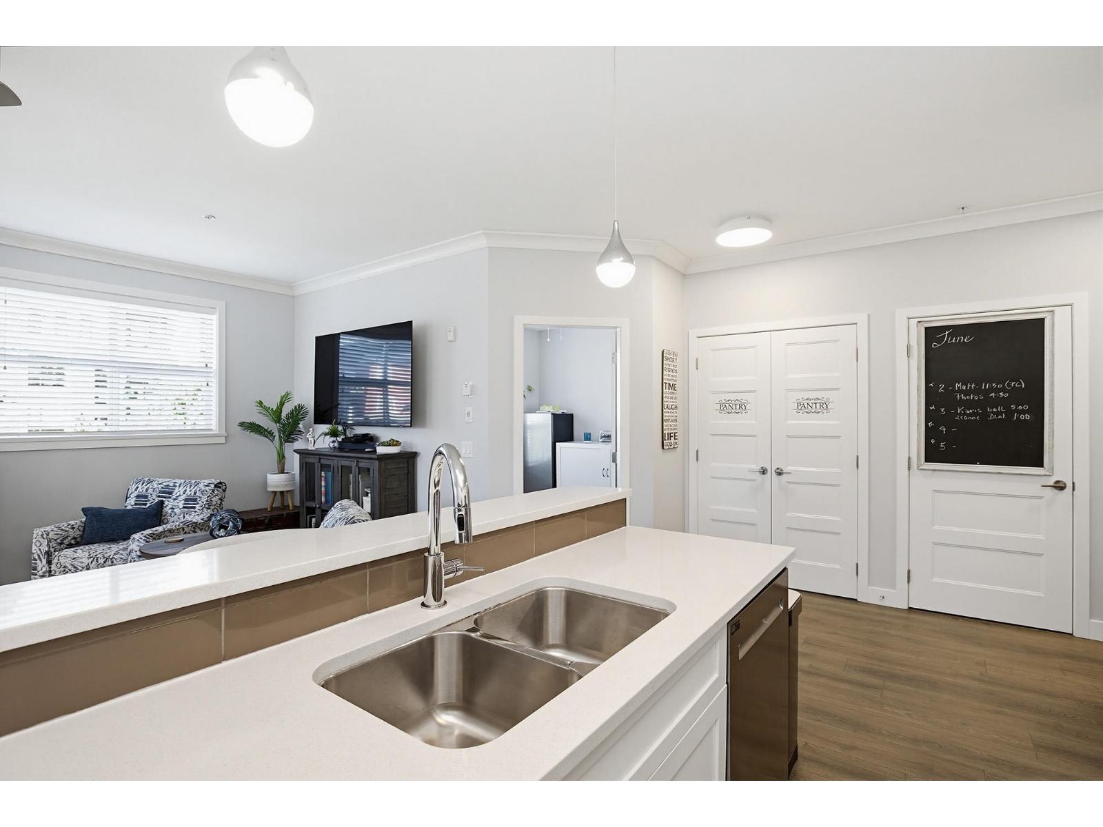 207 45630 SPADINA AVENUE, Chilliwack Proper West, Chilliwack