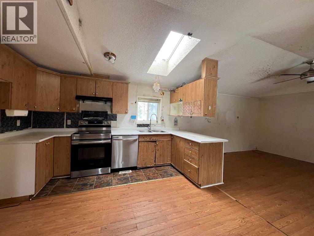 5010 49 Avenue — photo 8