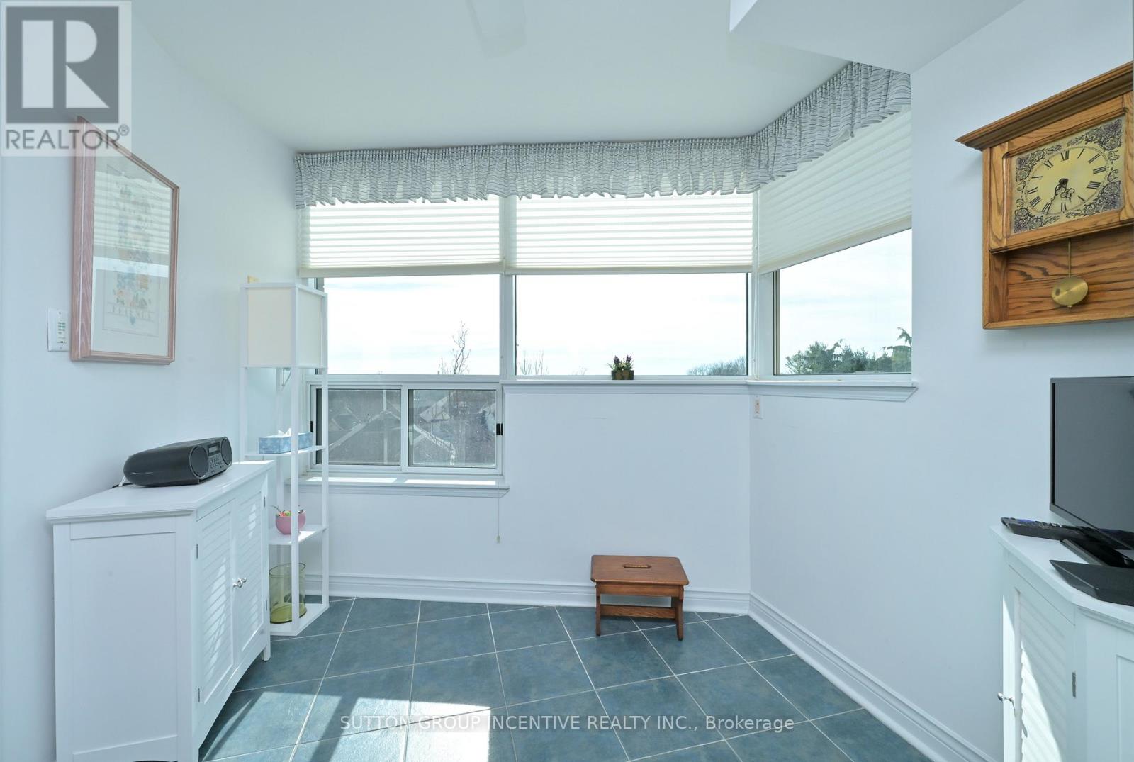 #308 4 BRIAR HILL HEIGHTS - 10