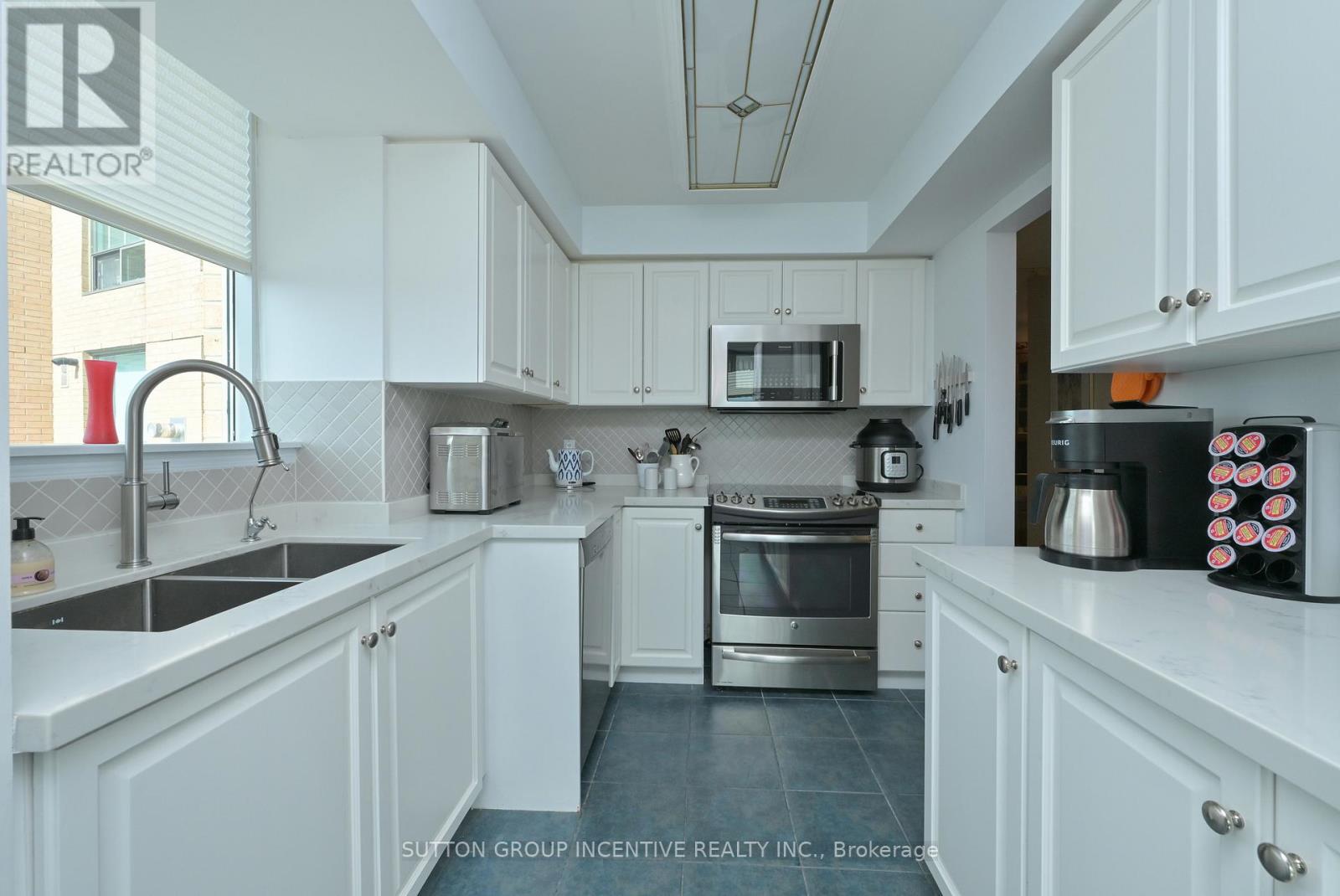 #308 4 BRIAR HILL HEIGHTS - 8
