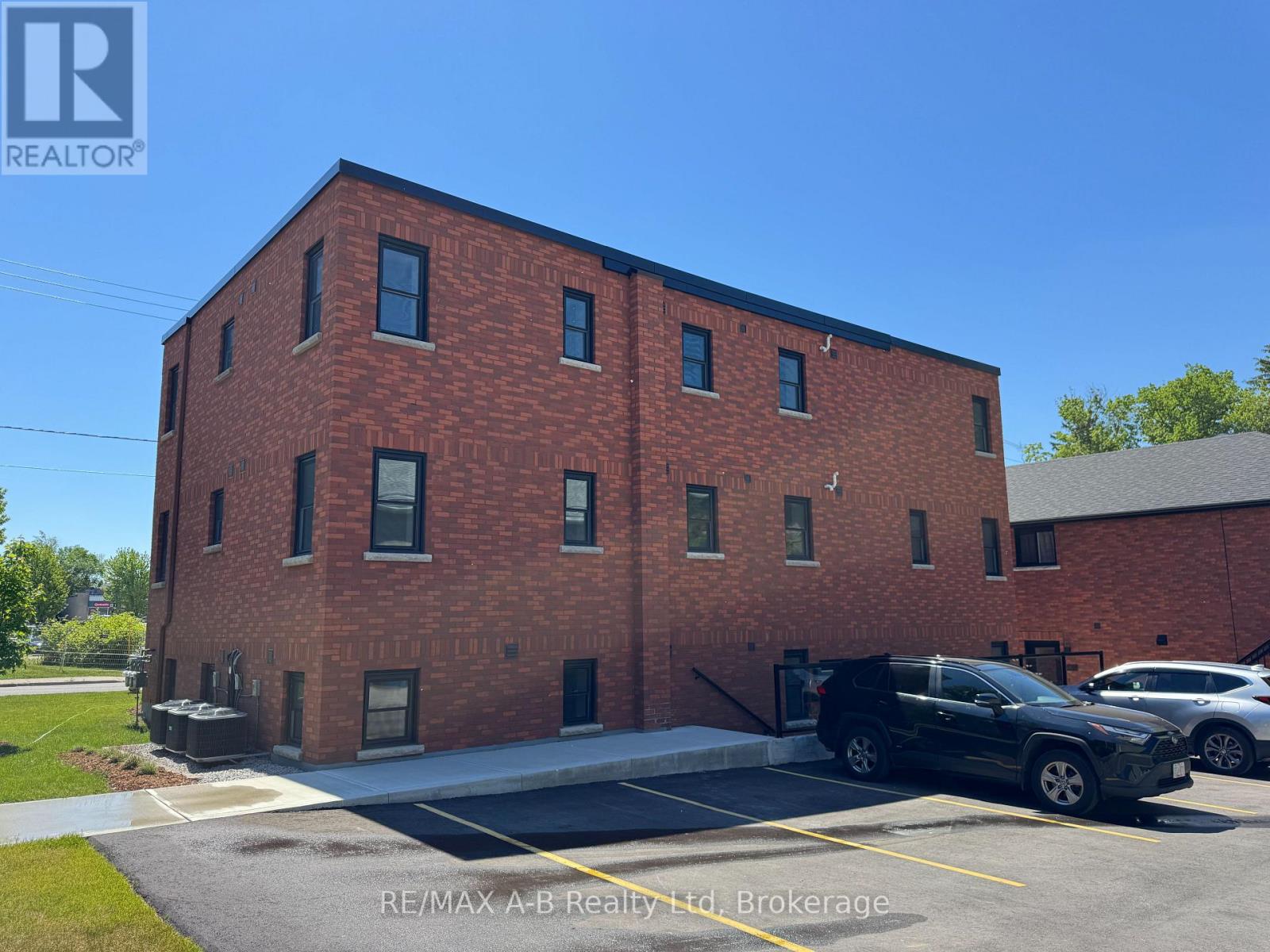 #1 74A CHURCH STREET - Image 4