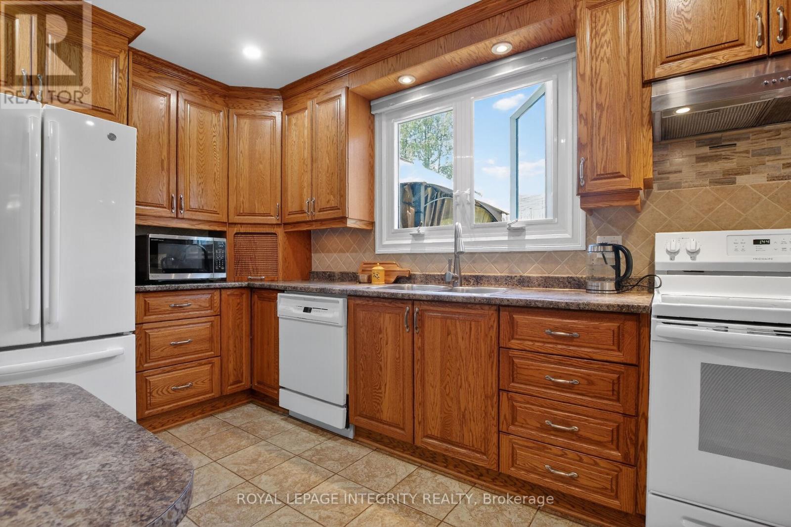 1646 GREY NUNS DRIVE - 15