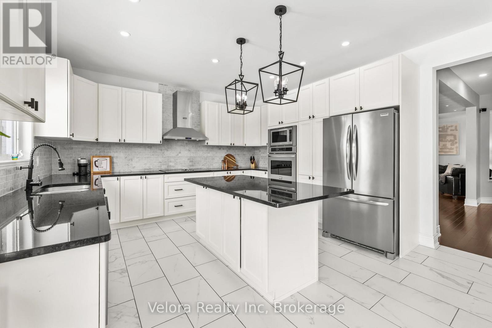 4 Bed, 5 Bath House for Sale in Ottawa – 208 ROVER STREET, Ottawa – MLS# X13235936 - Image 15