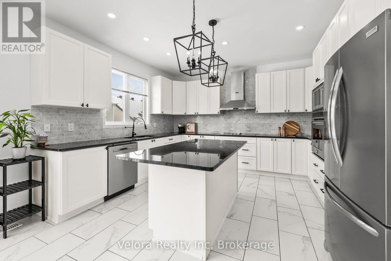 4 Bed, 5 Bath House for Sale in Ottawa – 208 ROVER STREET, Ottawa – MLS# X13235936 - Image 14
