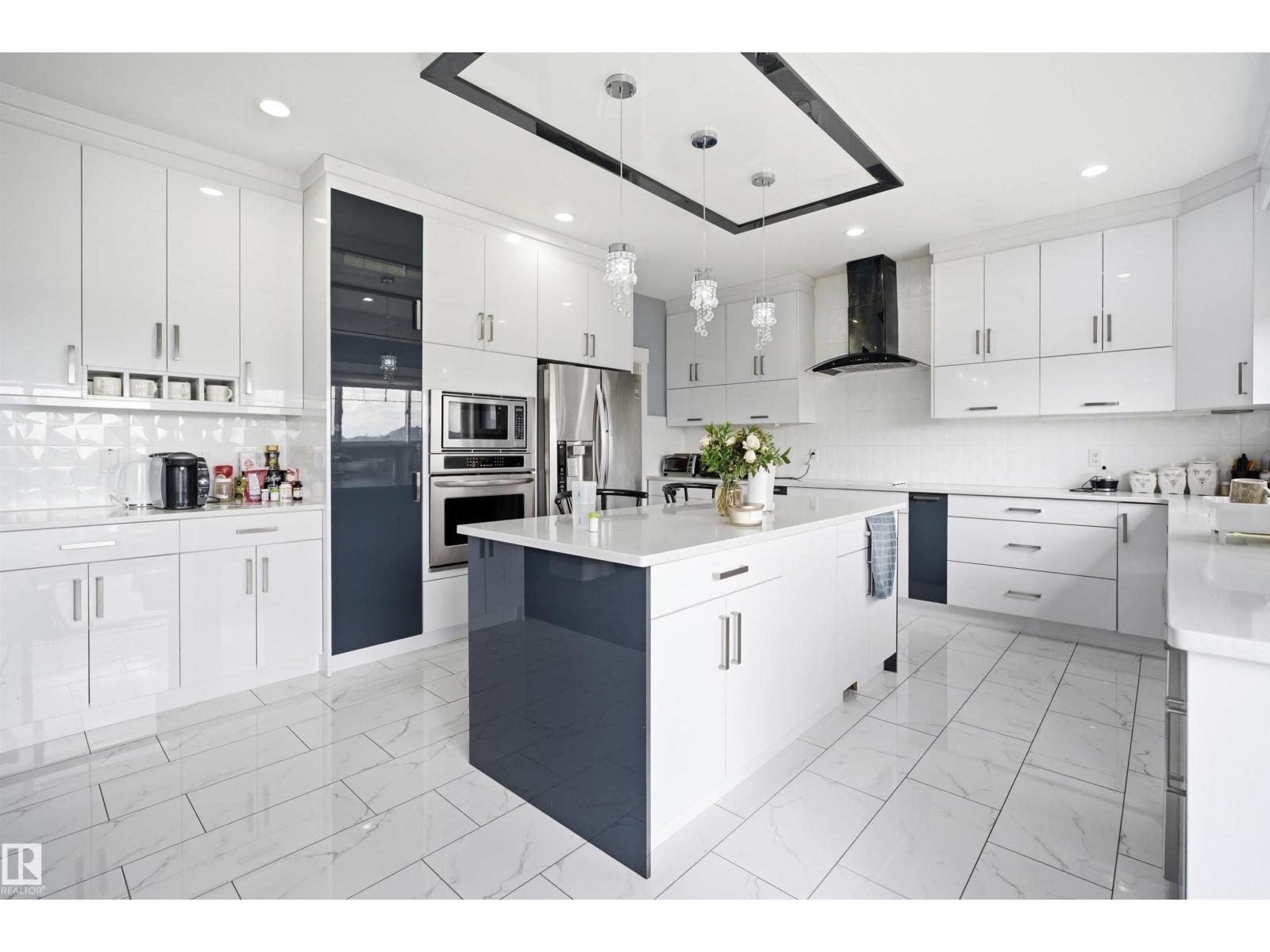 3909 49 Ave - 29