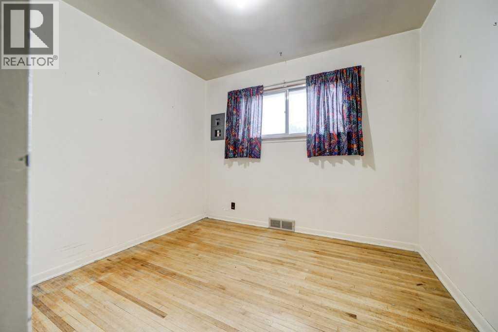 5104 54 Avenue — photo 25