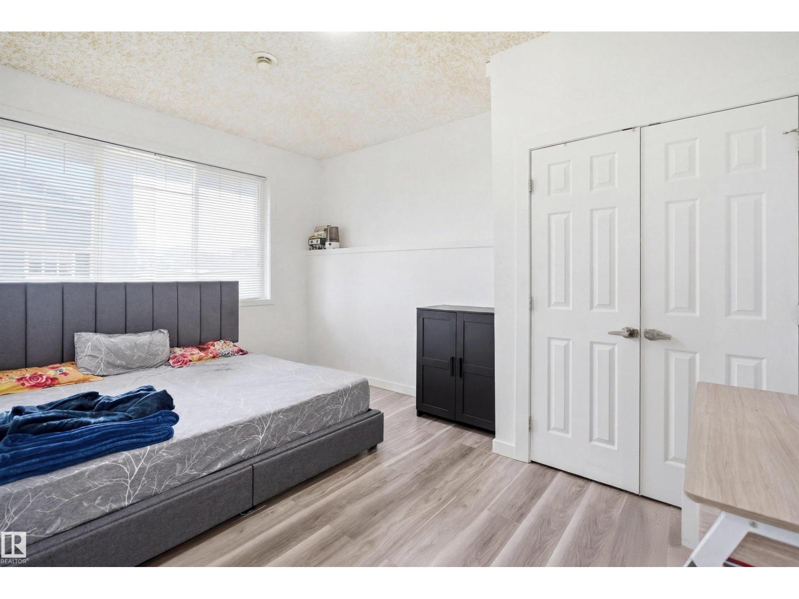 3909 49 Ave - 57