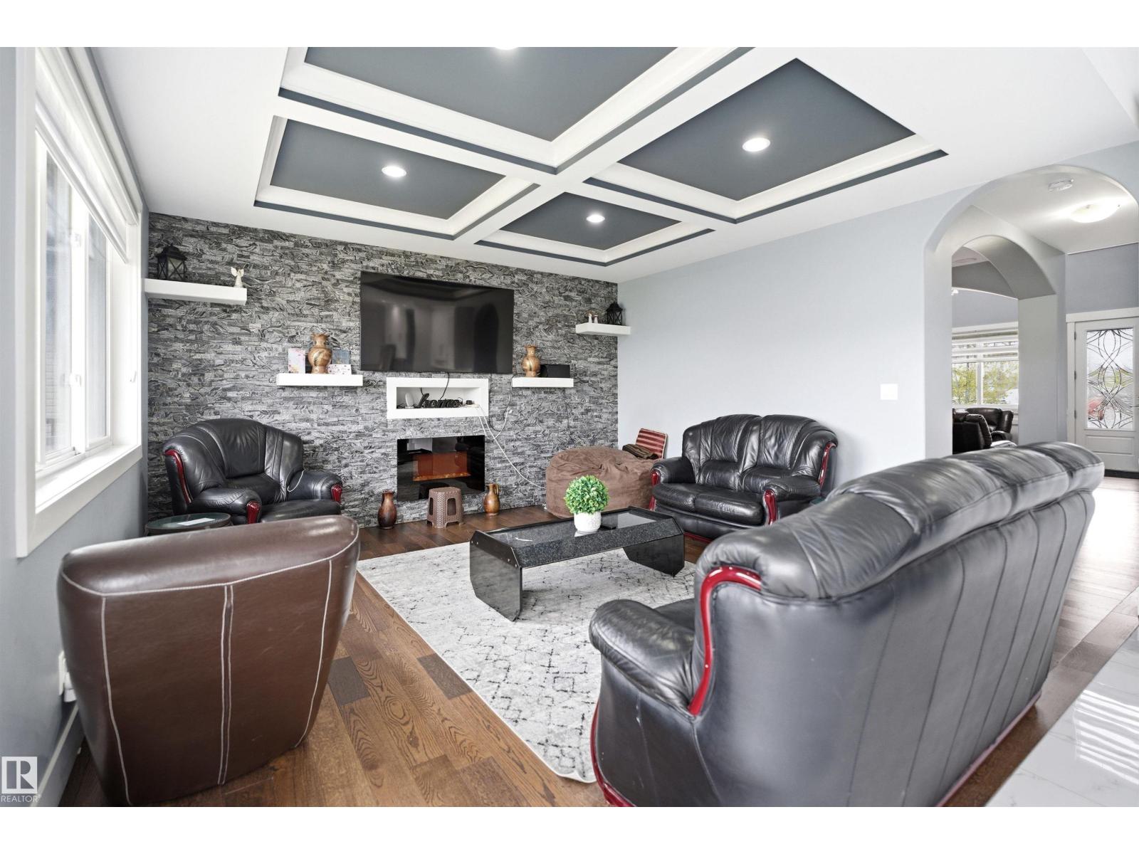 3909 49 Ave - 8