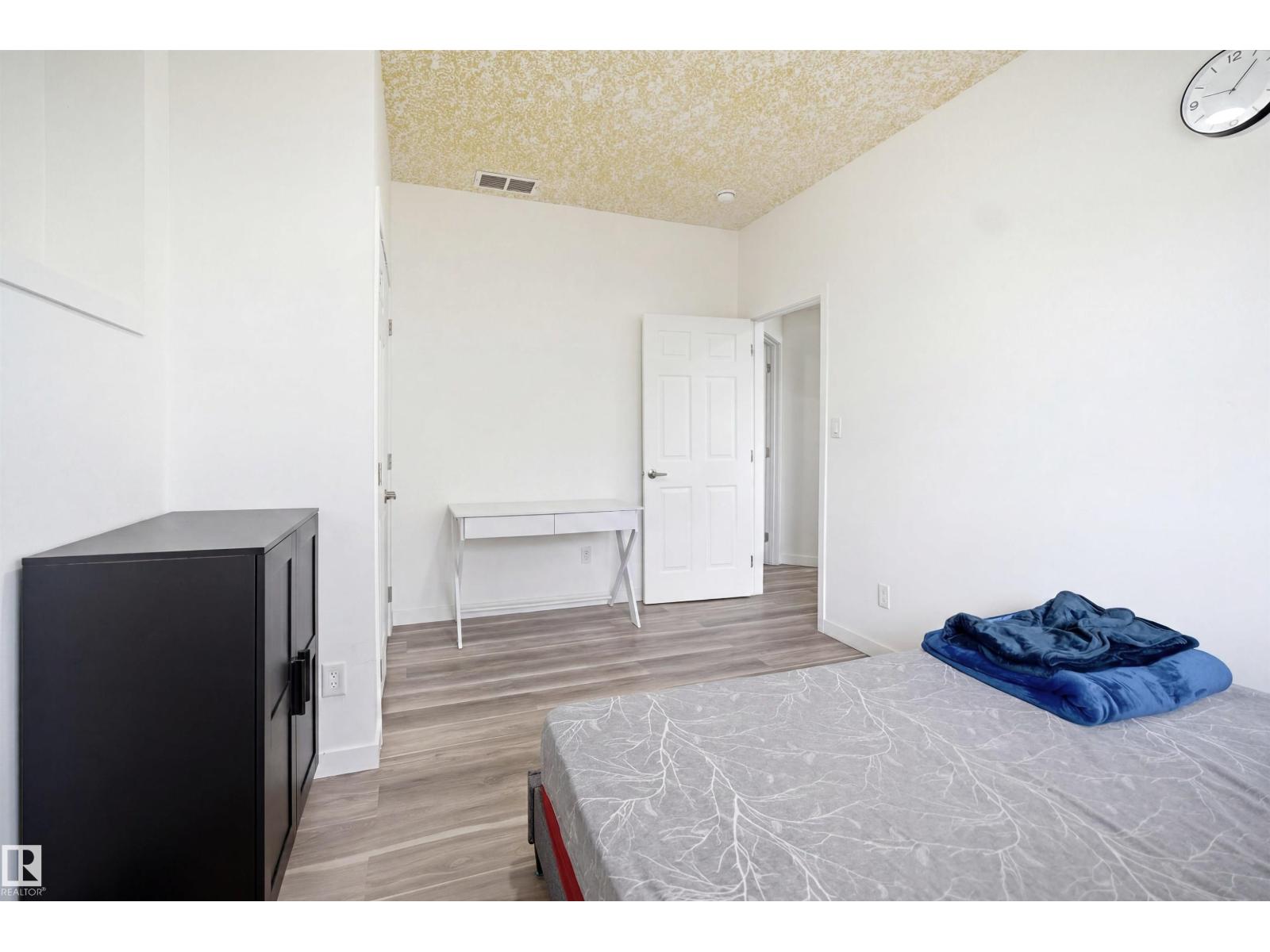 3909 49 Ave - 58