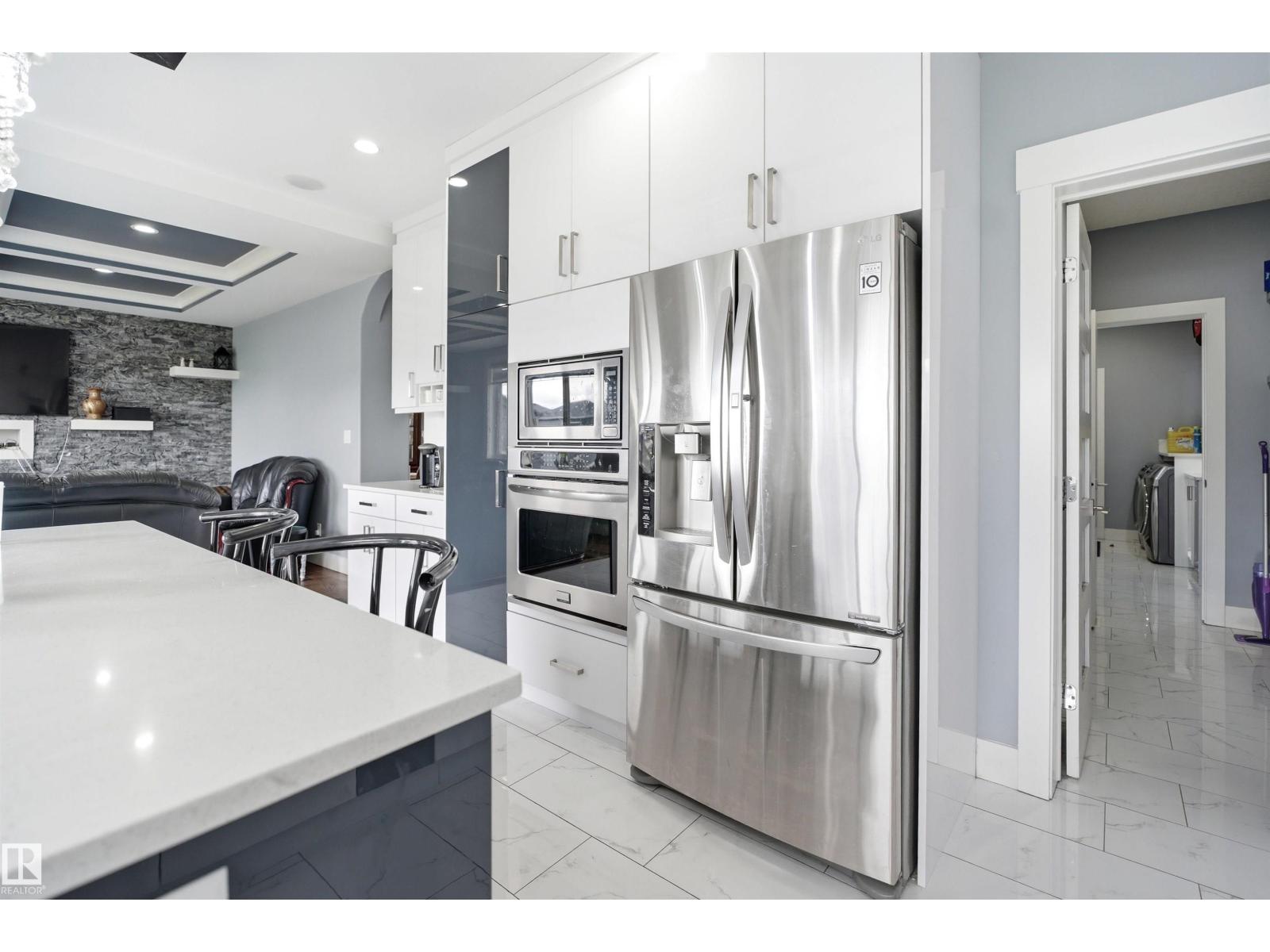 3909 49 Ave - 28