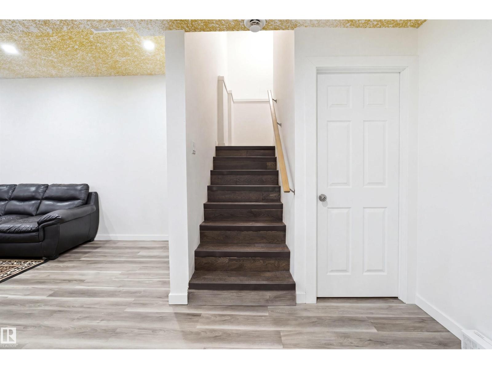 3909 49 Ave - 45