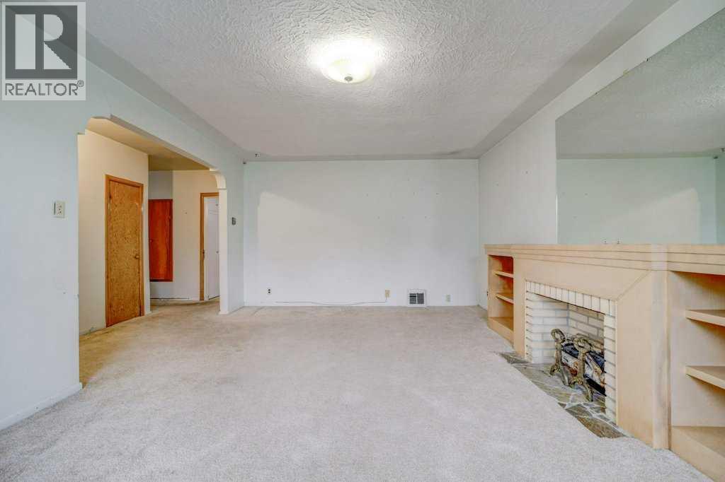 5104 54 Avenue — photo 16