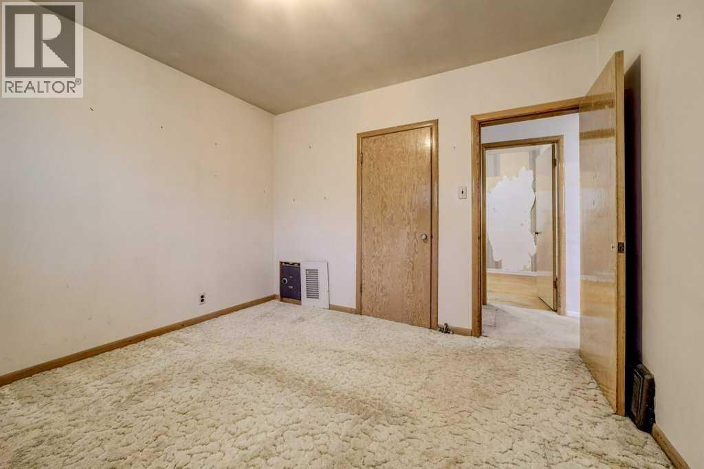 5104 54 Avenue — photo 28