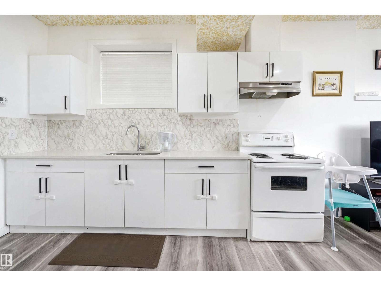 3909 49 Ave - 50