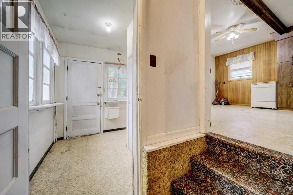 5104 54 Avenue — photo 32
