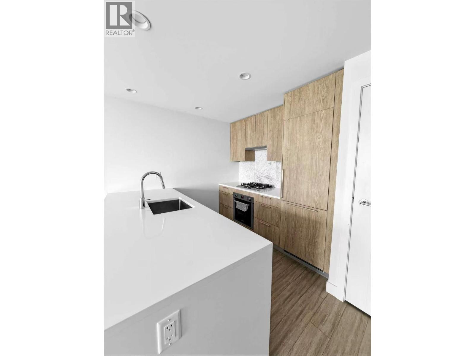 2404 6398 SILVER AVENUE, Burnaby