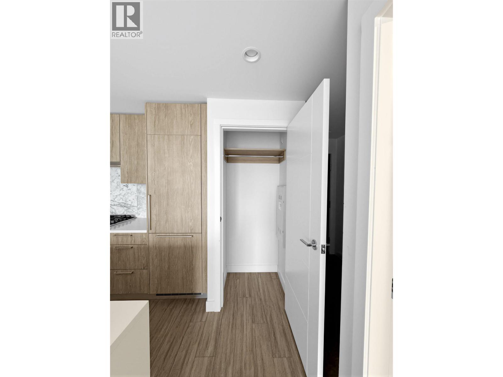 2404 6398 SILVER AVENUE, Burnaby