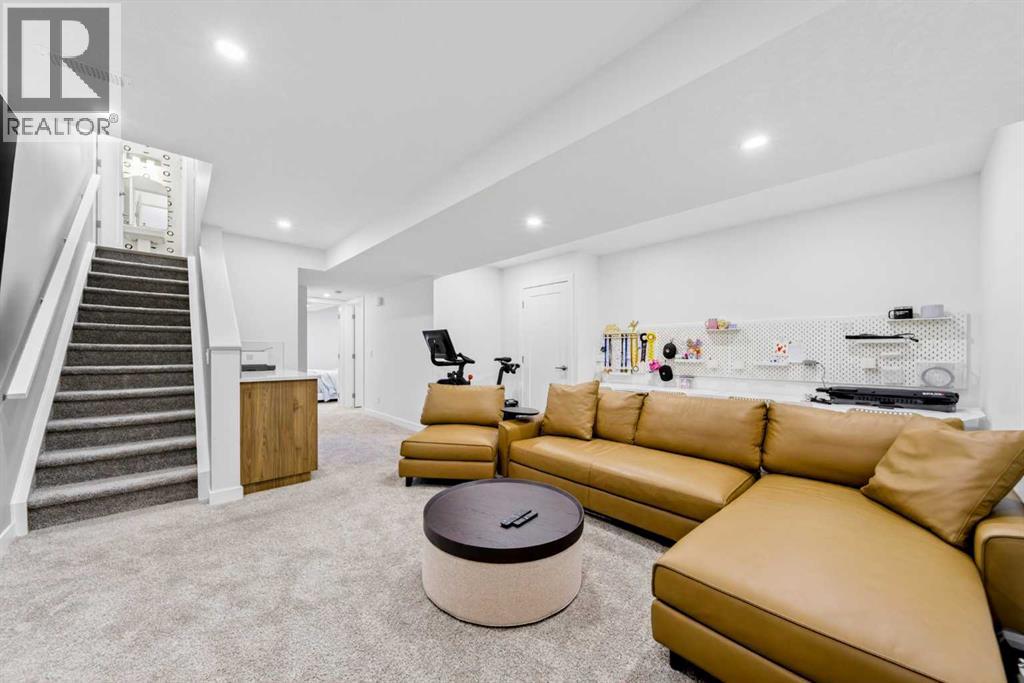 564 Rowmont Boulevard NW - 38